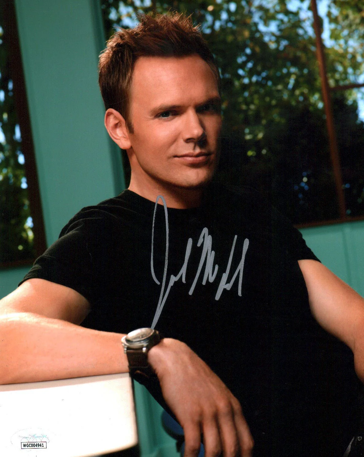Joel McHale 8x10 Photo Signed Autograph JSA Certified COA Auto
