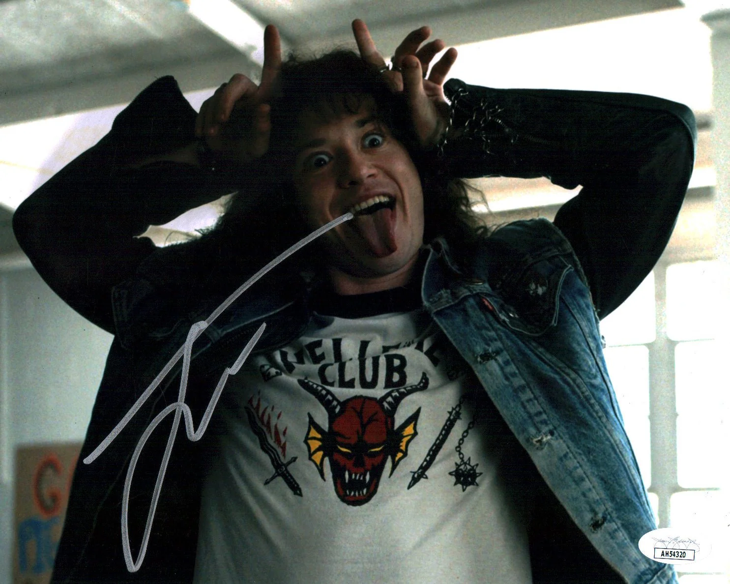 Joseph Quinn Stranger Things 8x10 Signed Photo JSA Certified Autograph - Image 3