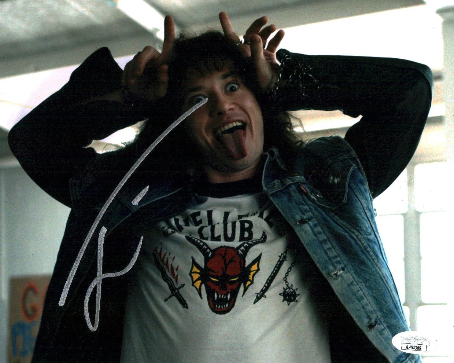 Joseph Quinn Stranger Things 8x10 Signed Photo JSA Certified Autograph - Image 4